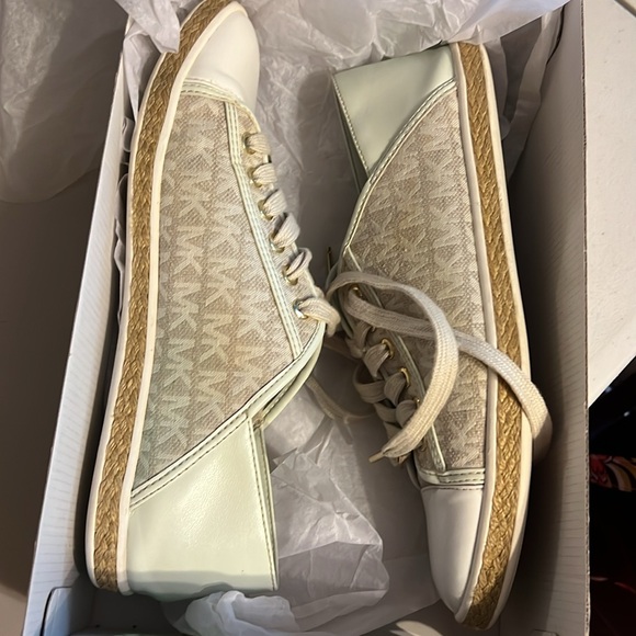 Michael Kors Kristy Slides - Picture 6 of 10